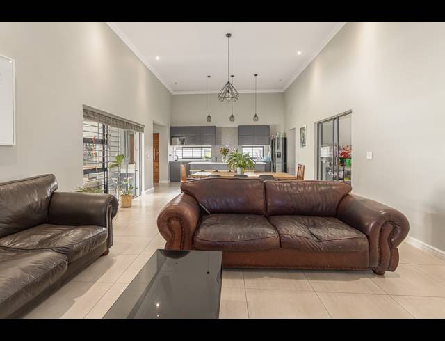 4 BEDROOM FREEHOLD FOR SALE IN PARKLANDS NORTH